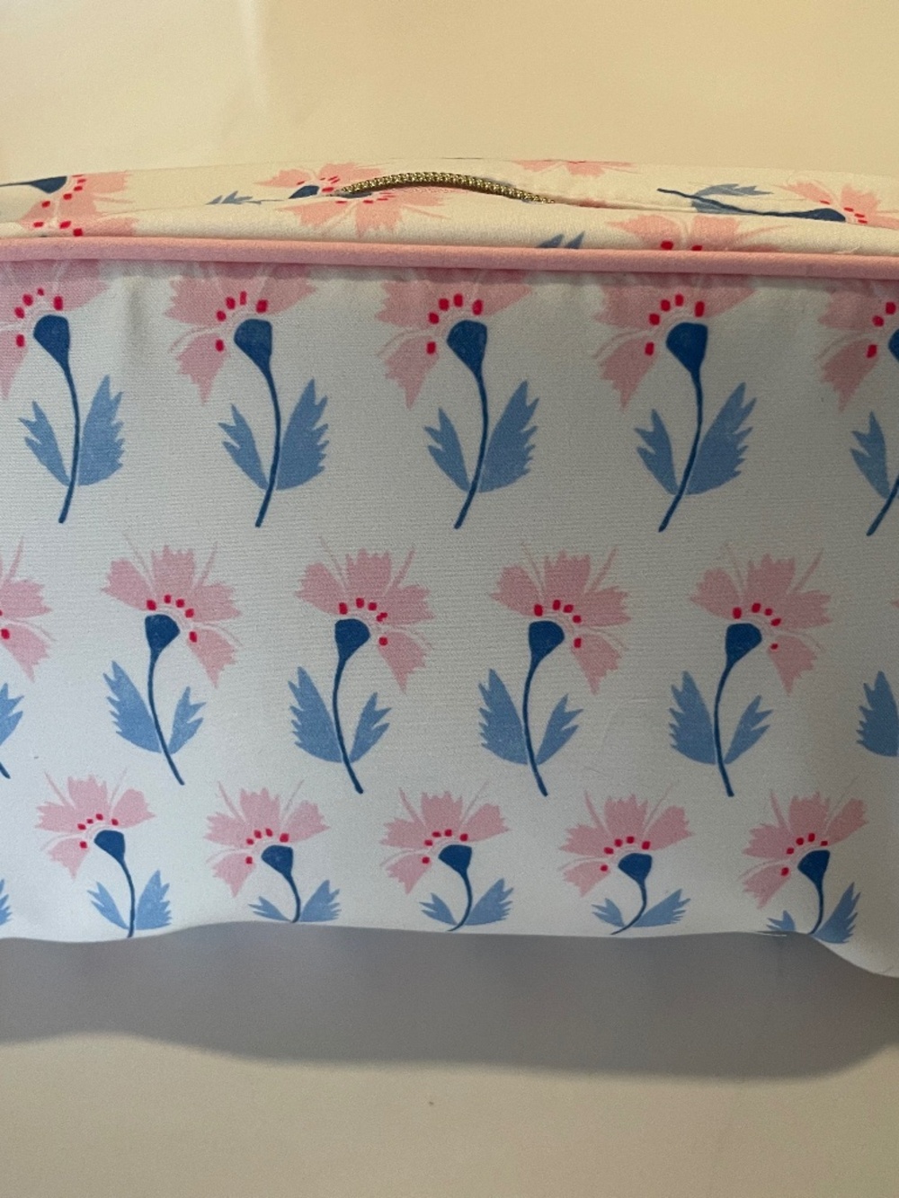 Estée Lauder White/Pink Cosmetic Bag